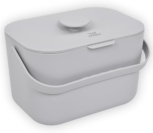 Countertop compost bin with removable basket